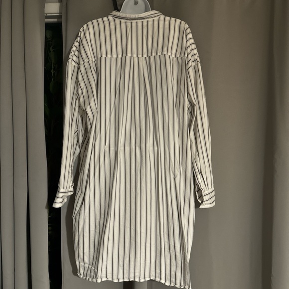White and navy striped linen shirt dress with a relaxed fit - Picture 2 of 5